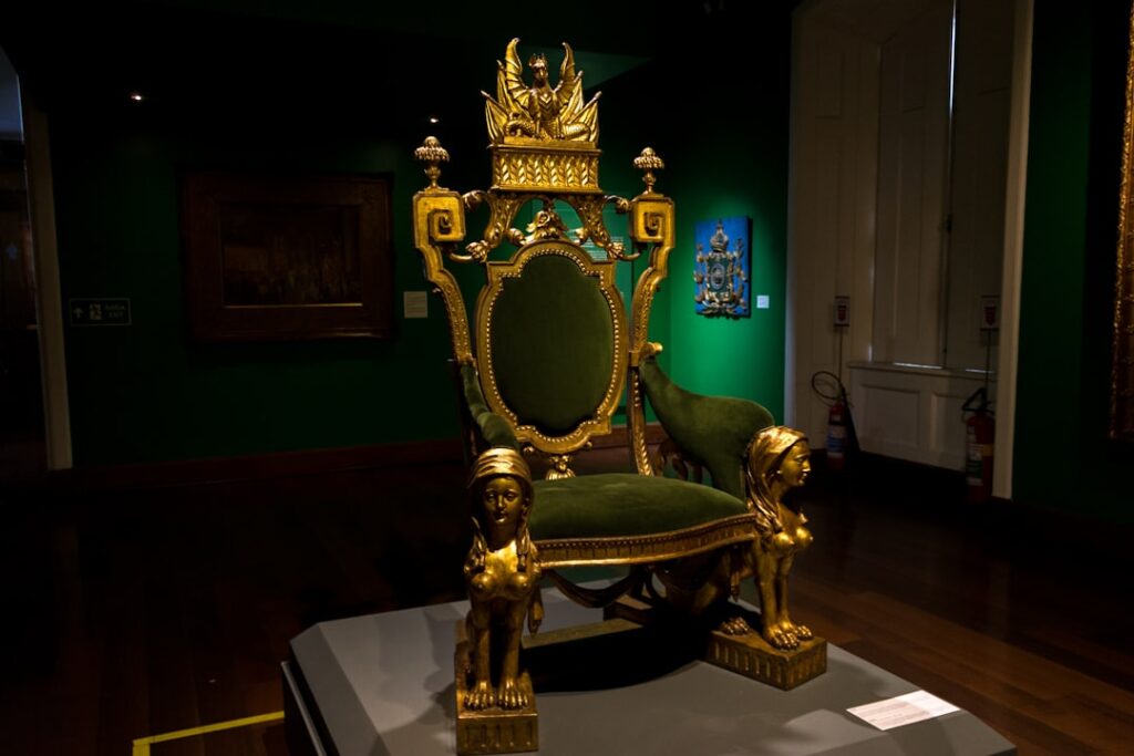 Photo Crown, throne